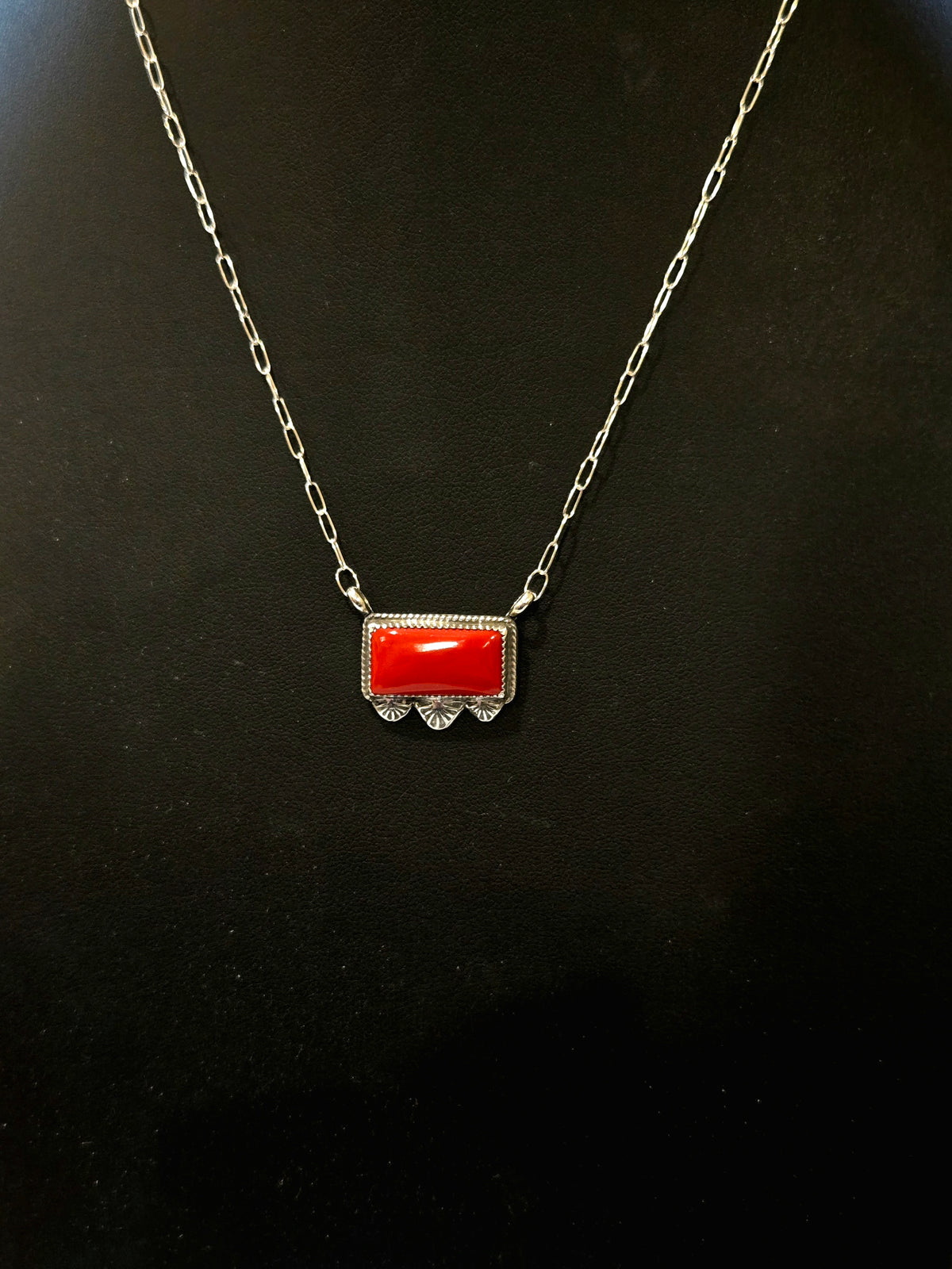 Rosa Bar Necklace