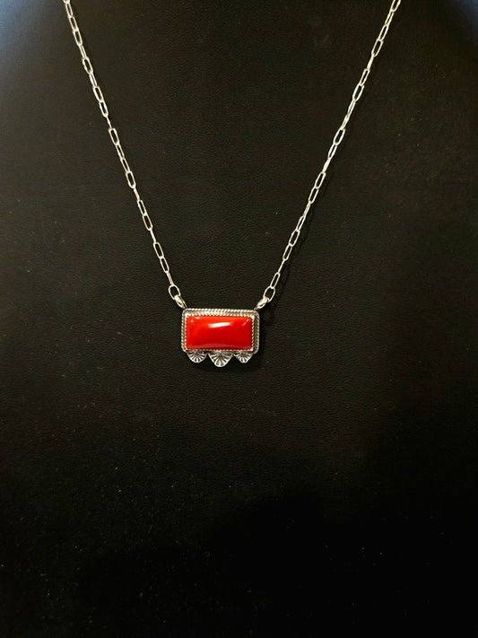Rosa Bar Necklace